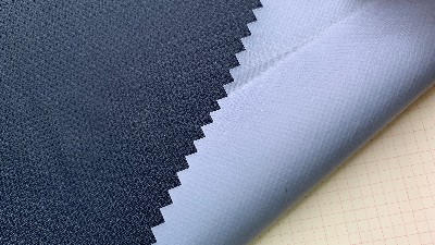 戶外沖鋒衣定做的滌綸面料和錦綸面料哪個好？
